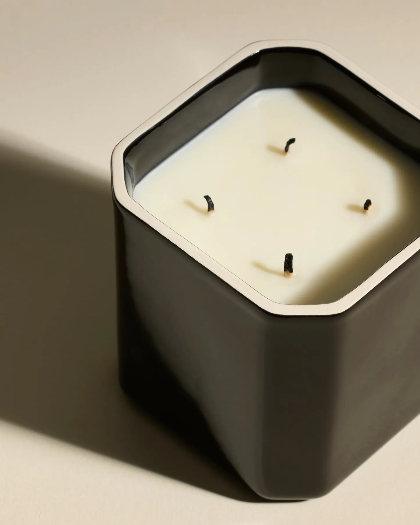 Bougies & Parfums>Maison Sarah Lavoine Bougie Facettes - Ambre e Noir